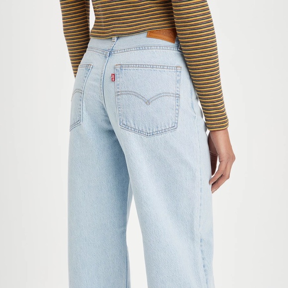 Levi's Baggy Dad Jeans in Light Wash - Picture 2 of 11